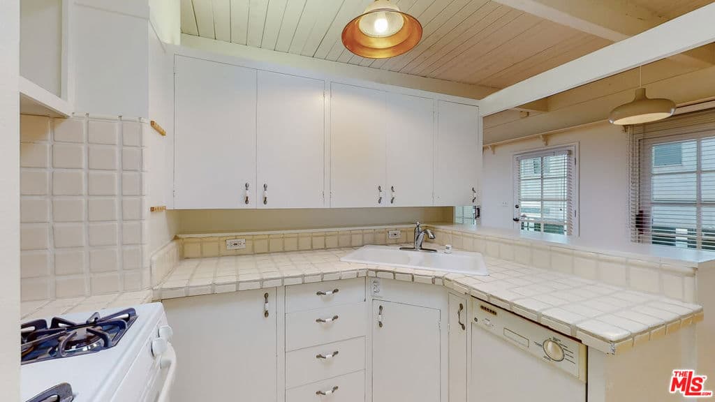 Condominium for rent at 1123 10th Street E, Santa Monica, CA featuring 1 bed and 1 bath