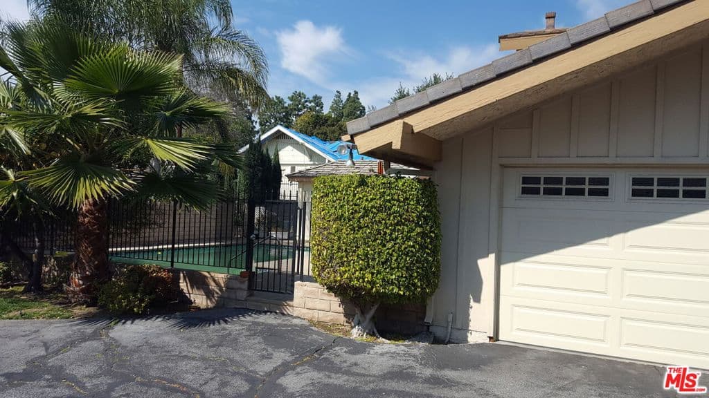 Condominium for rent at 1408 Valley View Road 2, Glendale, CA featuring 3 beds and 3 baths