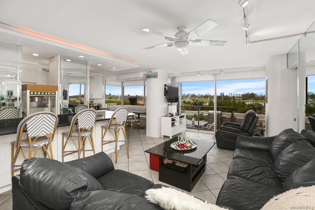 Residential Lease for rent at 1770 Avenida Del Mundo 106, Coronado, San Diego County, CA featuring 2 beds and 2 baths