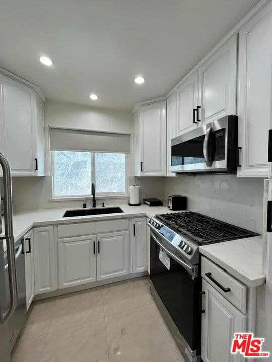 Townhouse for rent at 8757 Dorrington Avenue B, West Hollywood, CA featuring 1 bed and 1 bath