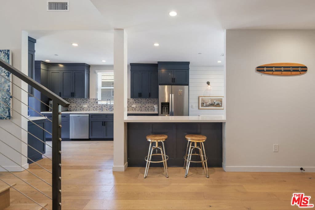 Single Family Residence for rent at 2264 23rd Street, Santa Monica, CA featuring 3 beds and 2 baths