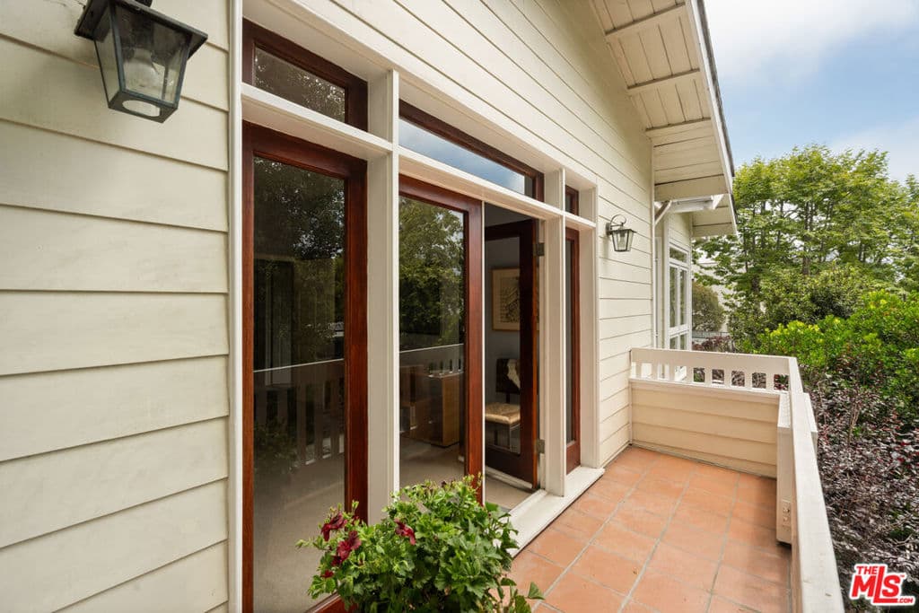 Single Family Residence for rent at 454 Sycamore Road, Santa Monica, CA featuring 5 beds and 5 baths