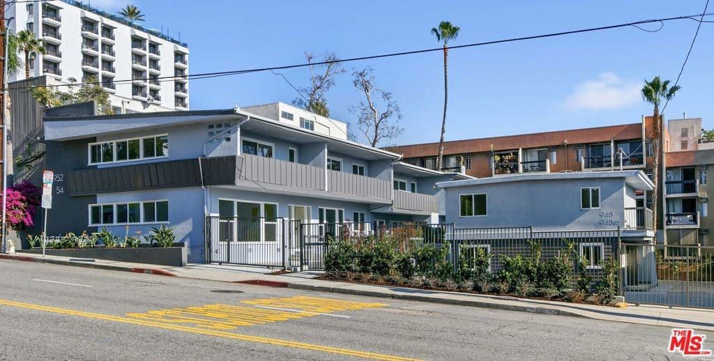 Condominium for rent at 954 N San Vicente Boulevard 9, West Hollywood, CA featuring 1 bed and 1 bath