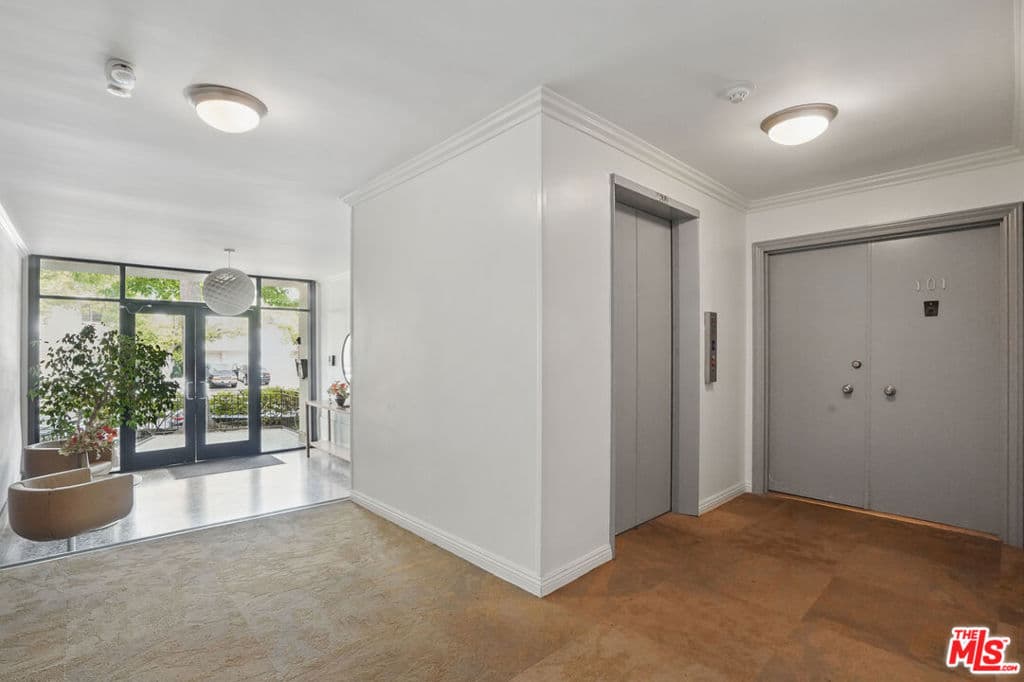 Condominium for rent at 930 3rd Street 303, Santa Monica, CA featuring 2 beds and 2 baths