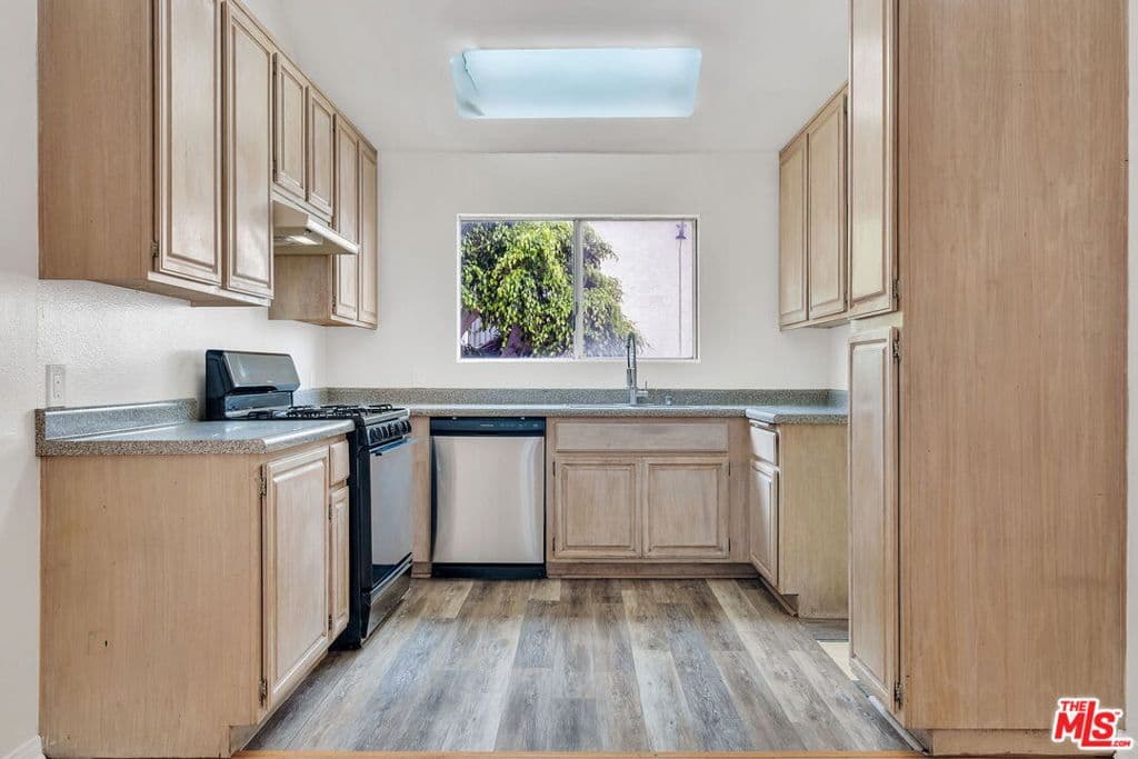 Condominium for rent at 610 VENICE Way 203, Inglewood, CA featuring 3 beds and 2 baths