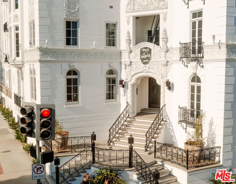 Condominium for rent at 1302 N Sweetzer Avenue 203, West Hollywood, CA featuring 2 beds and 1 bath
