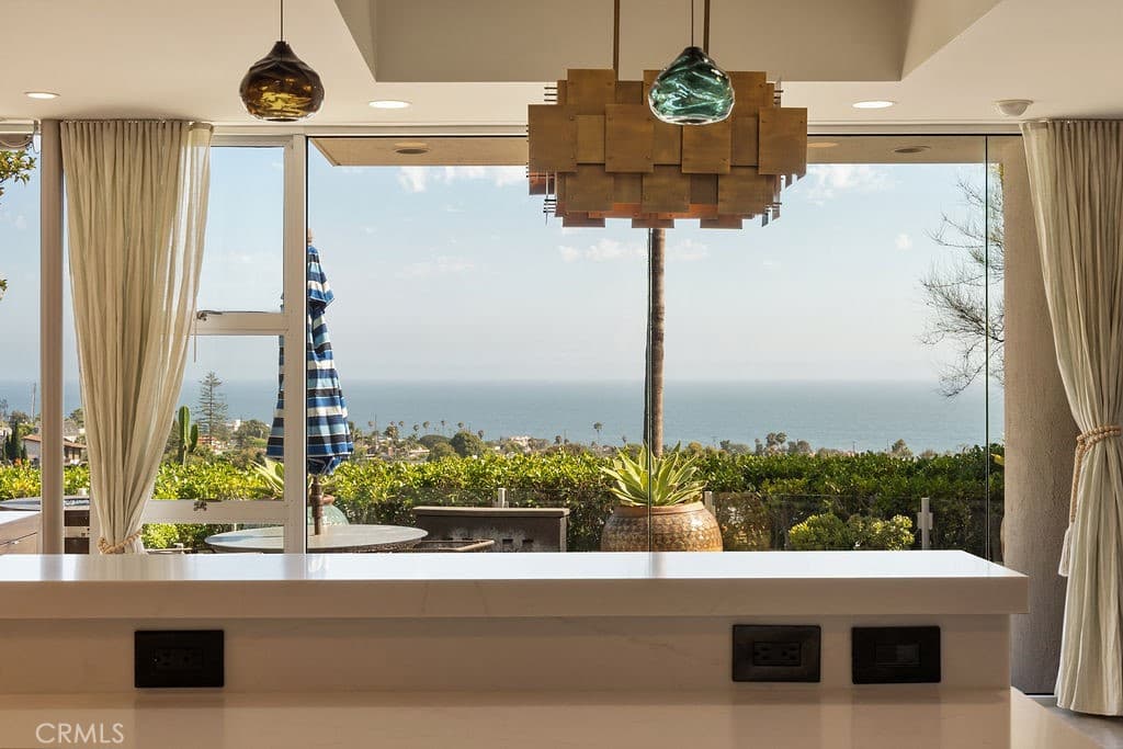 Single Family Residence for rent at 920 Skyline Drive, Laguna Beach, CA featuring 4 beds and 4 baths