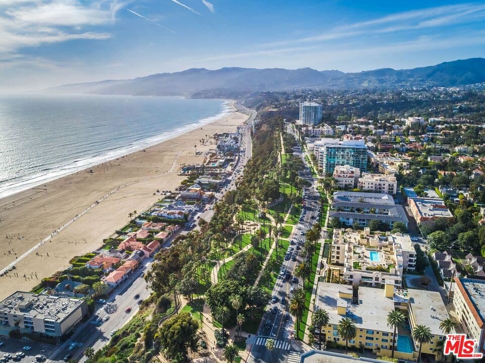 Condominium for rent at 1147 24th Street B, Santa Monica, CA featuring 1 bed and 1 bath