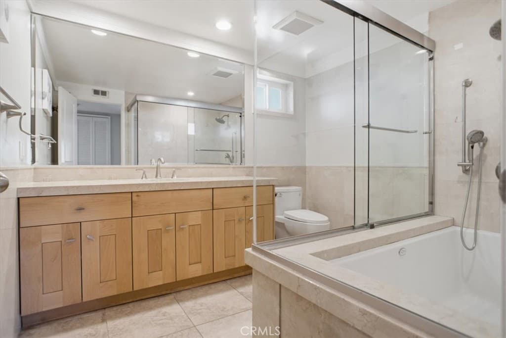 Condominium for rent at 321 E Stocker 301, Glendale, CA featuring 3 beds and 3 baths