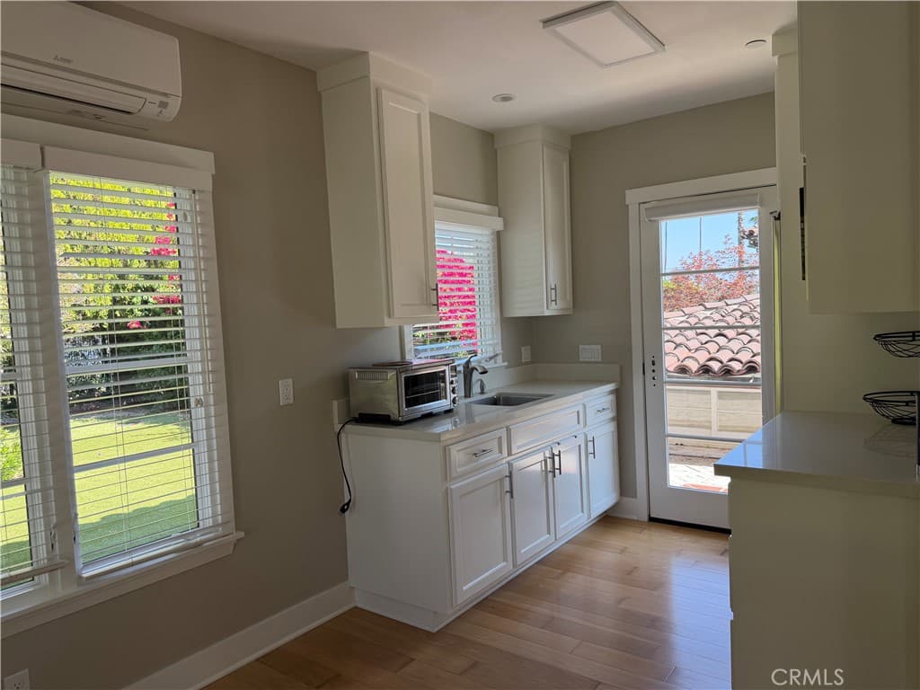 Single Family Residence for rent at 305 W Kenneth Road, Glendale, CA featuring 1 bed and 1 bath