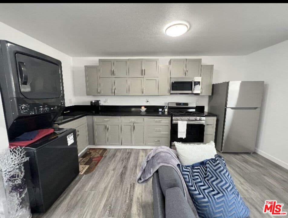 Residential Lease for rent at 332 W Ellis Avenue ADU, Inglewood, CA and 1 bath