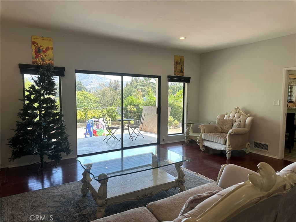 Single Family Residence for rent at 1201 Imperial, Glendale, CA featuring 3 beds and 2 baths