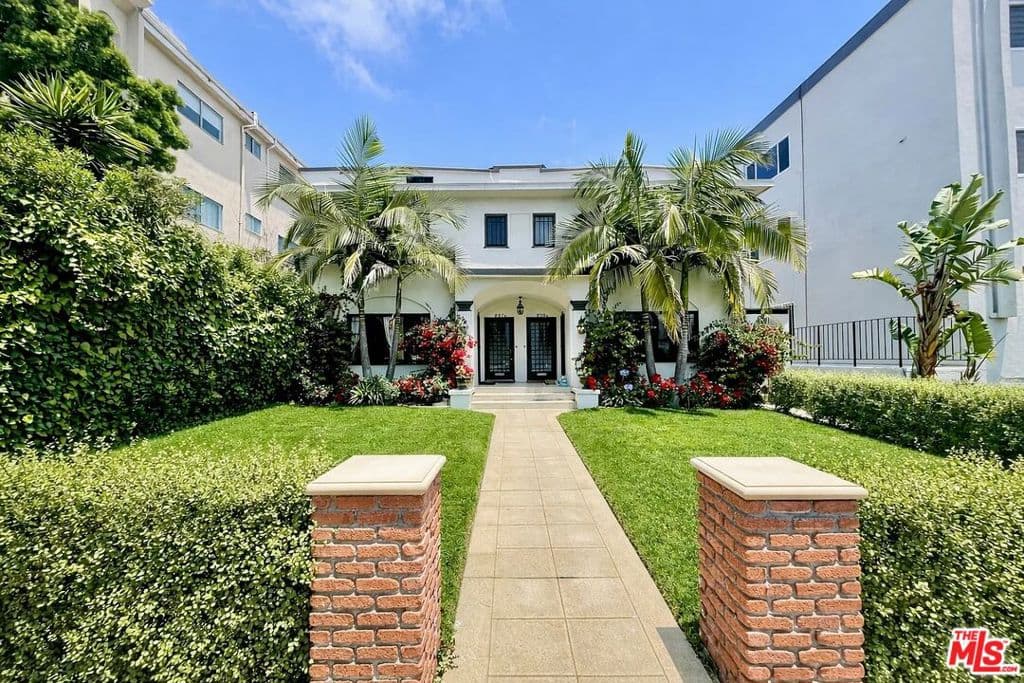 Condominium for rent at 837 5th Street, Santa Monica, CA featuring 2 beds and 2 baths