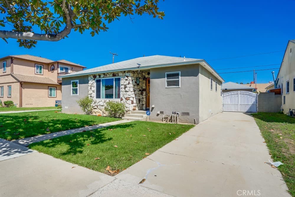 Single Family Residence for rent at 15516 Chadron, Gardena, CA featuring 3 beds and 1 bath