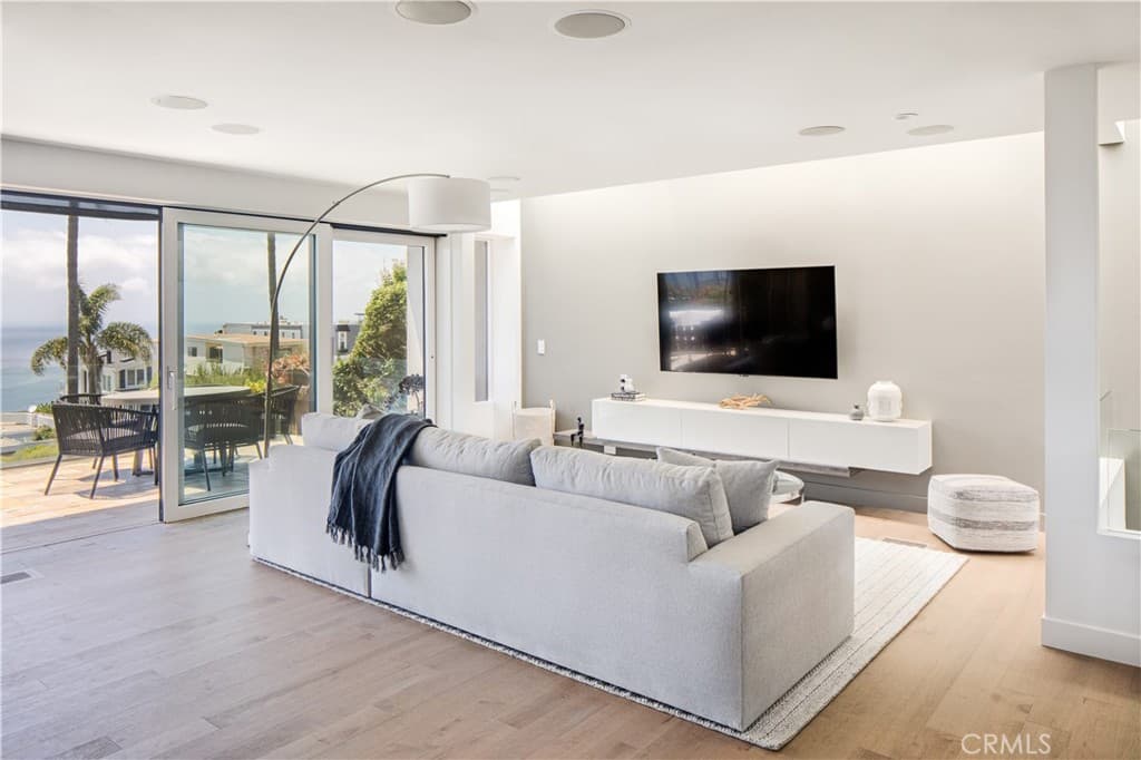 Single Family Residence for rent at 835 La Mirada Street, Laguna Beach, CA featuring 3 beds and 3 baths
