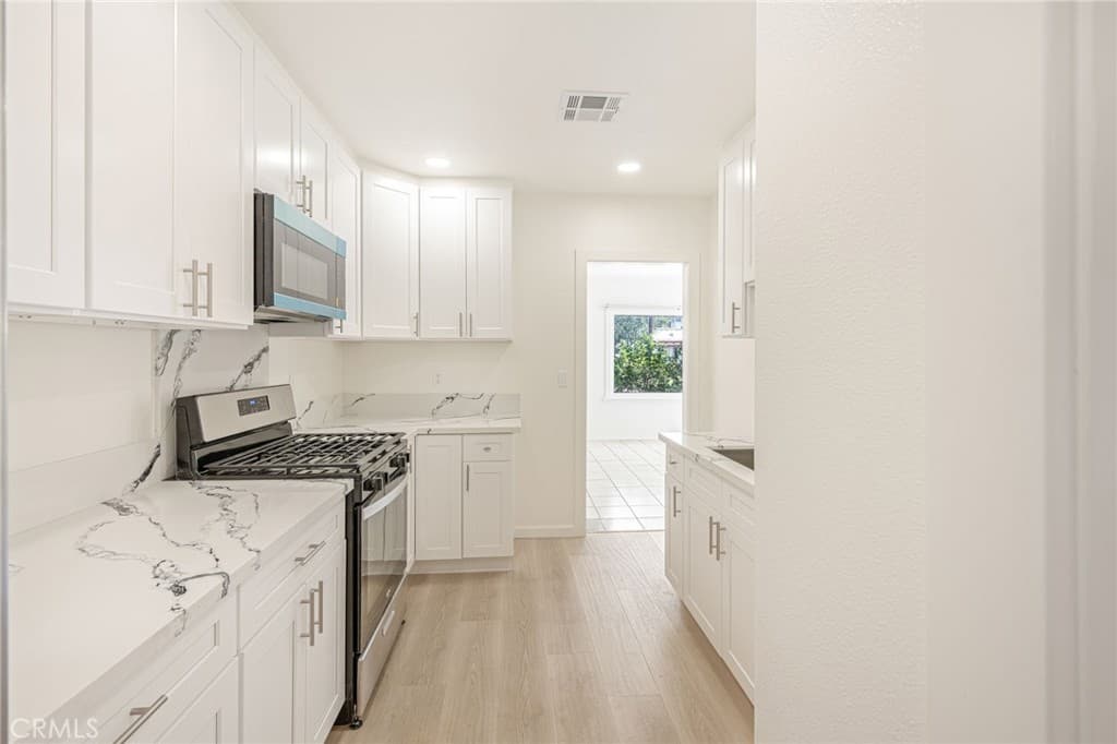 Single Family Residence for rent at 636 NW Pioneer Drive NW 1, Glendale, CA featuring 4 beds and 2 baths