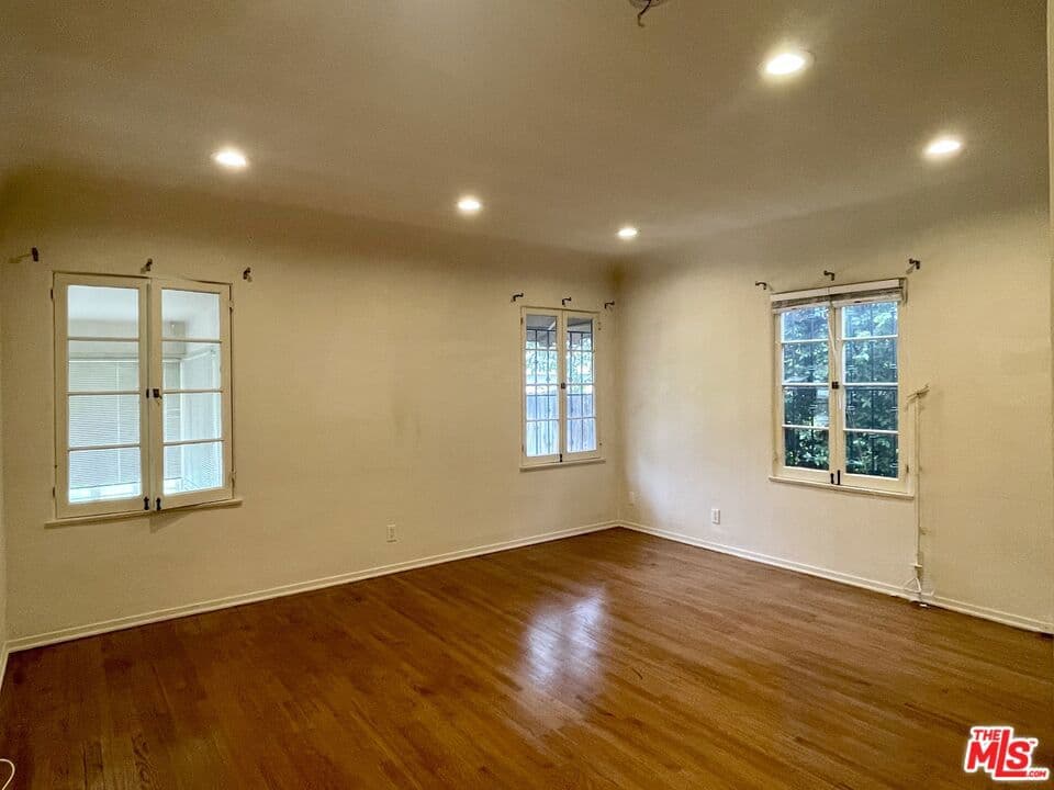 Residential Lease for rent at 203 N Doheny Drive, Beverly Hills, Los Angeles County, CA featuring 3 beds and 2 baths