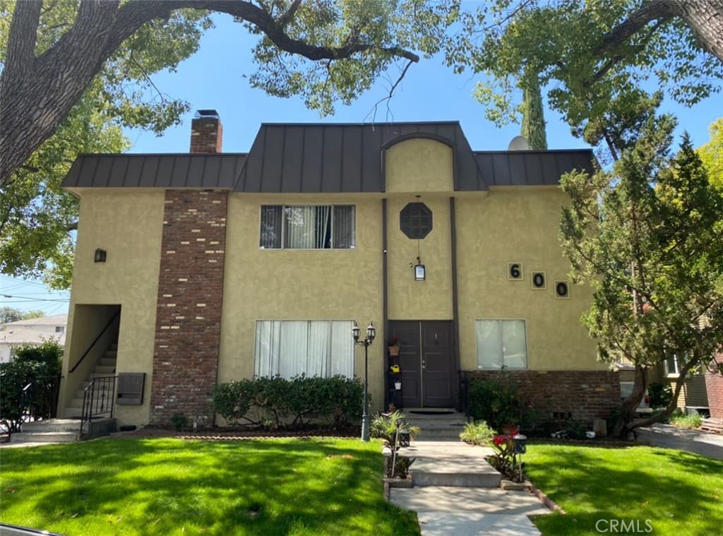 Apartment for rent at 600 Pioneer Drive 5, Glendale, CA featuring 2 beds and 2 baths
