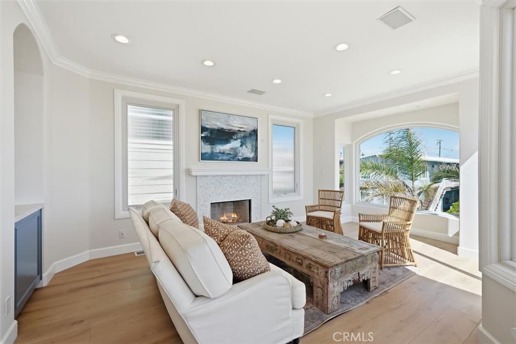 Single Family Residence for rent at 133 33rd, Hermosa Beach, CA featuring 4 beds and 5 baths