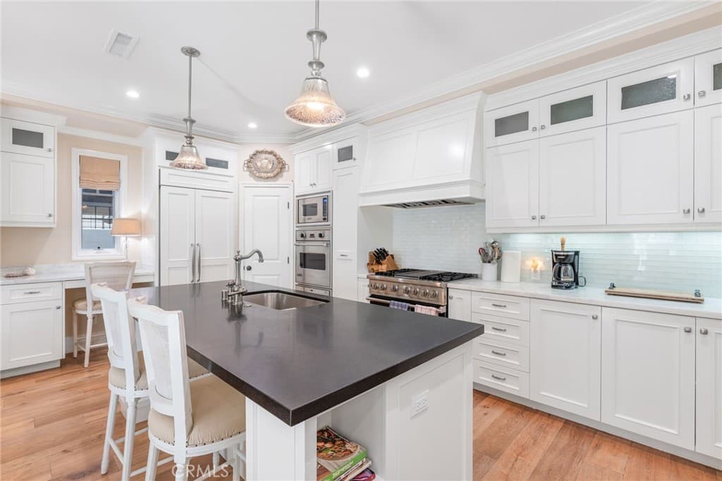 Single Family Residence for rent at 220 Coral, Newport Beach, CA featuring 3 beds and 4 baths