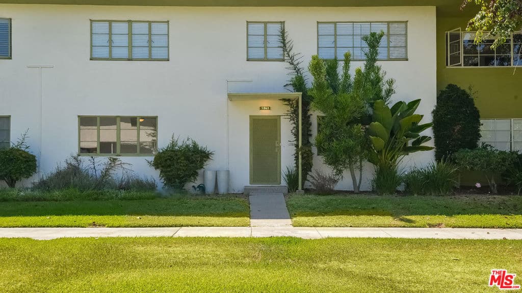 Residential Lease for rent at 5262 Village Green, Los Angeles, Los Angeles County, CA featuring 2 beds and 1 bath