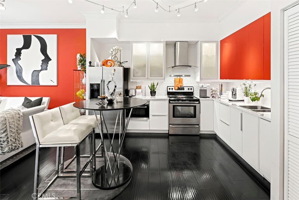 Residential Lease for rent at 388 Ocean Blvd. E 604, Long Beach, Los Angeles County, CA featuring 1 bed and 1 bath