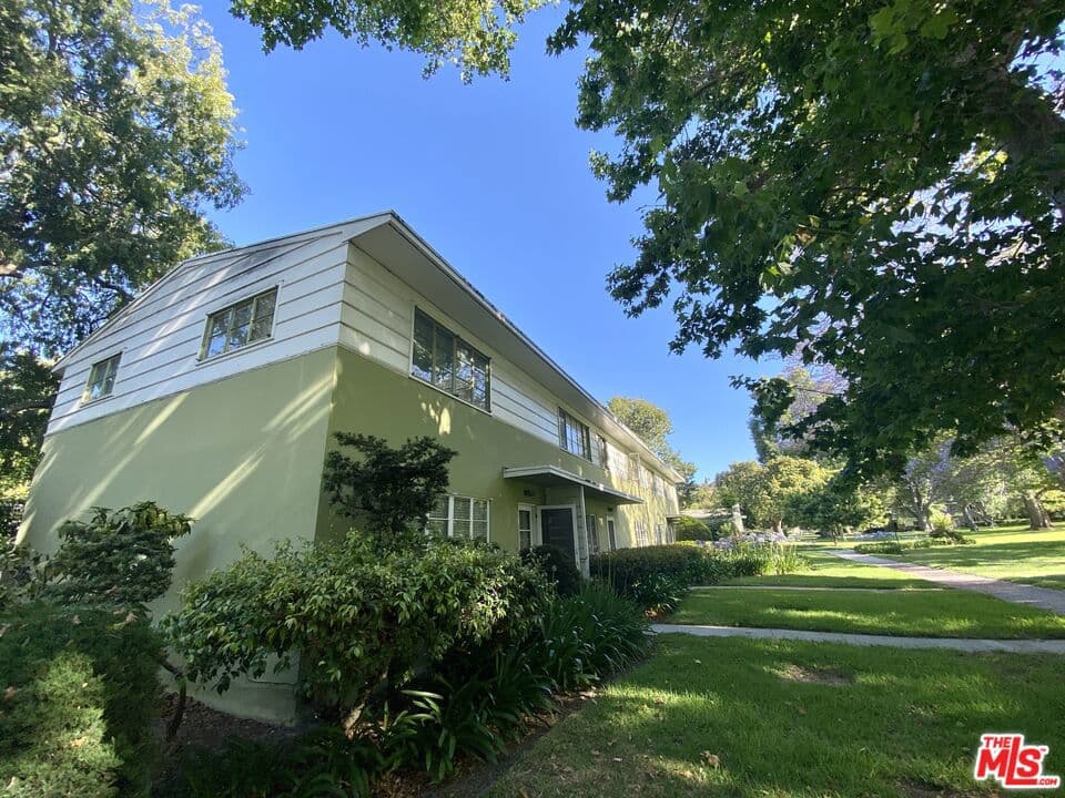 Residential Lease for rent at 5431 Village Green, Los Angeles, Los Angeles County, CA featuring 2 beds and 1 bath