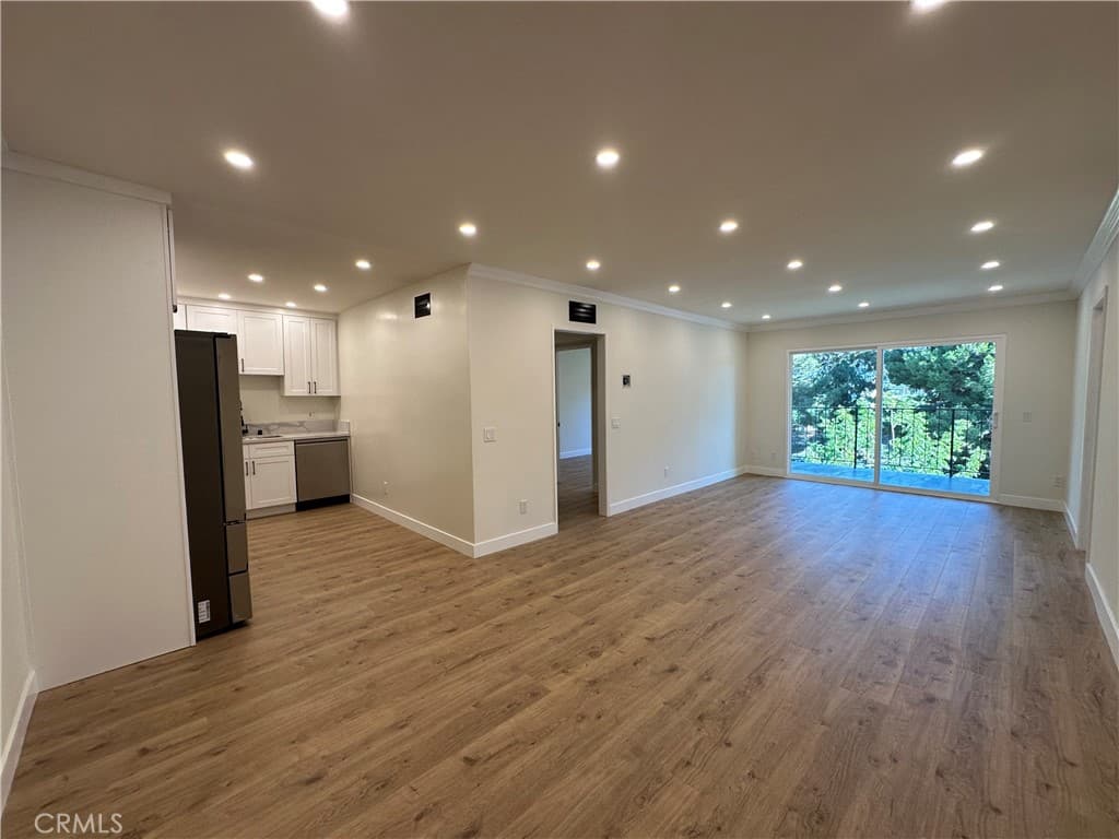Apartment for rent at 500 Jackson Place 306, Glendale, CA featuring 2 beds and 1 bath