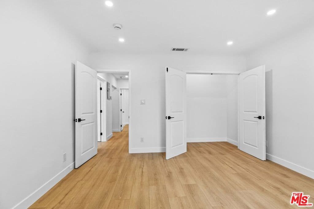 Single Family Residence for rent at 1722 Bel Aire Drive, Glendale, CA featuring 3 beds and 2 baths