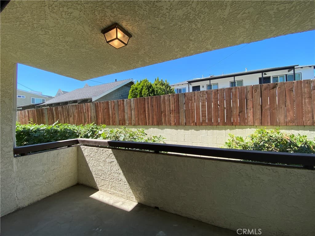 Residential Lease for rent at 987 E Del Mar Boulevard 9, Pasadena, Los Angeles County, CA featuring 2 beds and 2 baths