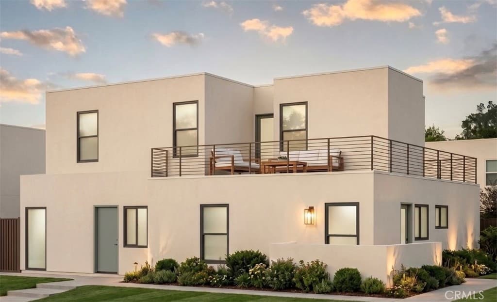 Residential Lease for rent at 2032 88th Street, Los Angeles, Los Angeles County, CA featuring 3 beds and 2 baths