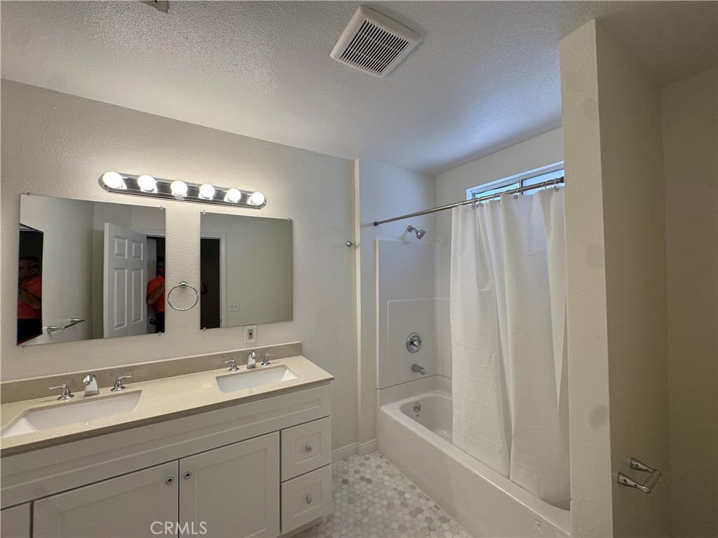 Single Family Residence for rent at 1130 Spazier, Glendale, CA featuring 4 beds and 2 baths
