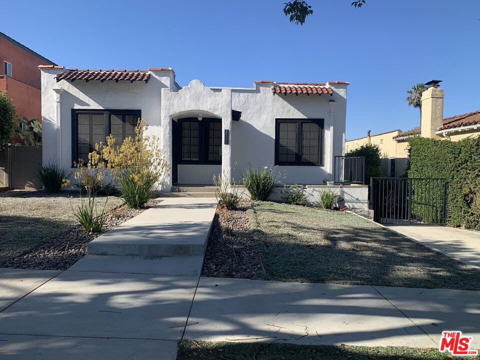 Residential Lease for rent at 2726 Angus Street, Los Angeles, Los Angeles County, CA featuring 2 beds and 1 bath