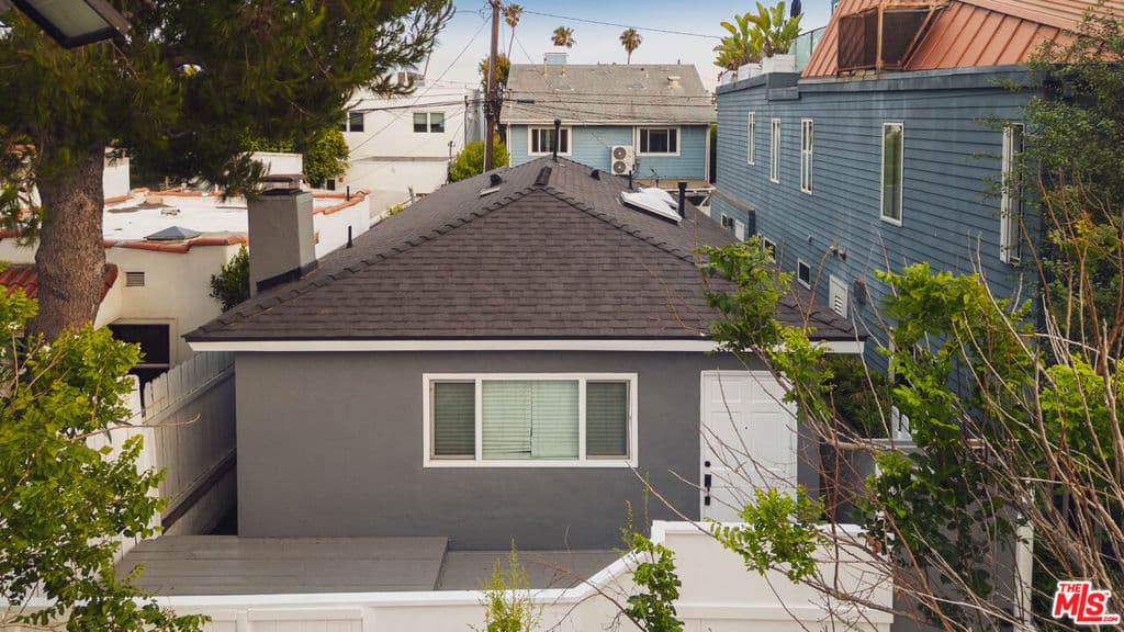 Single Family Residence for rent at 806 Navy Street, Santa Monica, CA featuring 2 beds and 1 bath