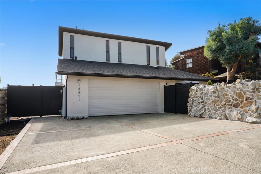 Single Family Residence for rent at 28851 Shady Place, Laguna Beach, CA featuring 2 beds and 2 baths