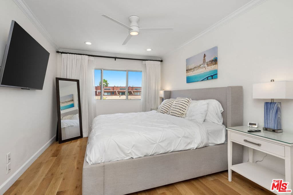 Condominium for rent at 2101 Ocean Avenue 17, Santa Monica, CA featuring 2 beds and 1 bath