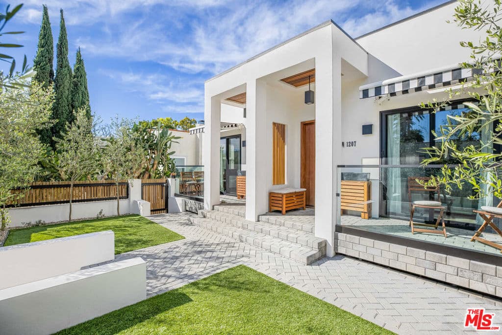 Condominium for rent at 1205 N GENESEE Avenue, West Hollywood, CA featuring 2 beds and 1 bath