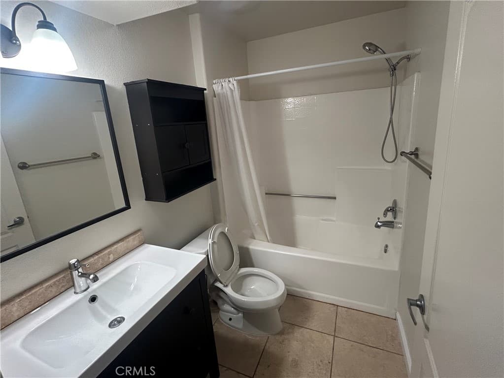 Residential Lease for rent at 7111 La Tijera, Los Angeles, Los Angeles County, CA featuring 3 beds and 3 baths