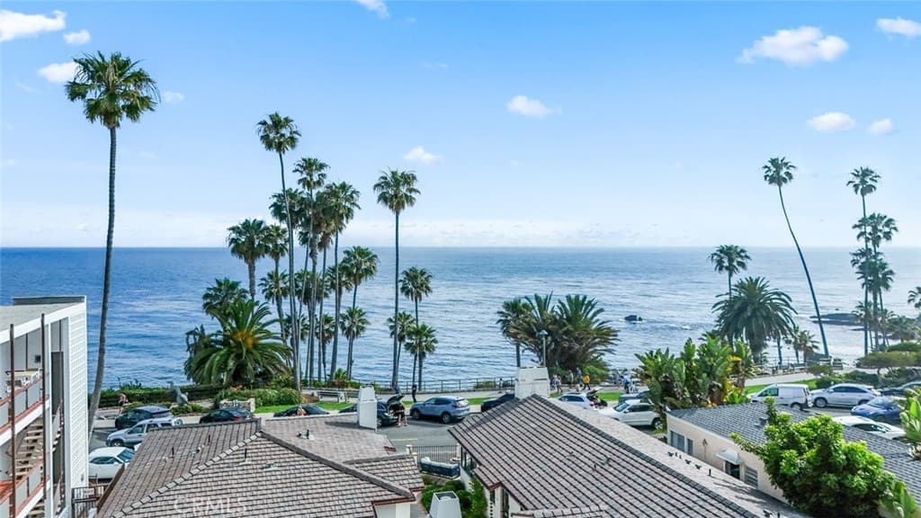Condominium for rent at 358 Cliff, Laguna Beach, CA featuring 1 bed and 1 bath