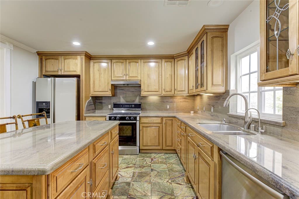 Single Family Residence for rent at 1125 STANLEY AVE, Glendale, CA featuring 3 beds and 2 baths