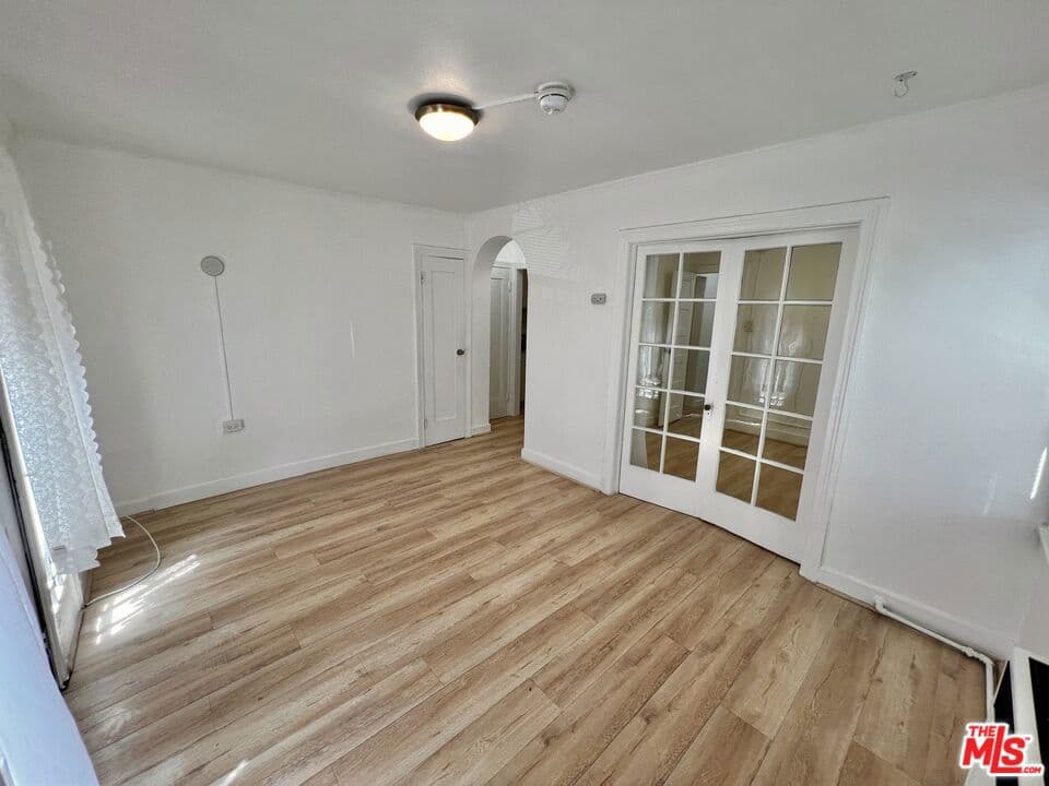 Residential Lease for rent at 934 1/2 S Berendo Street, Los Angeles, Los Angeles County, CA featuring 1 bed and 1 bath