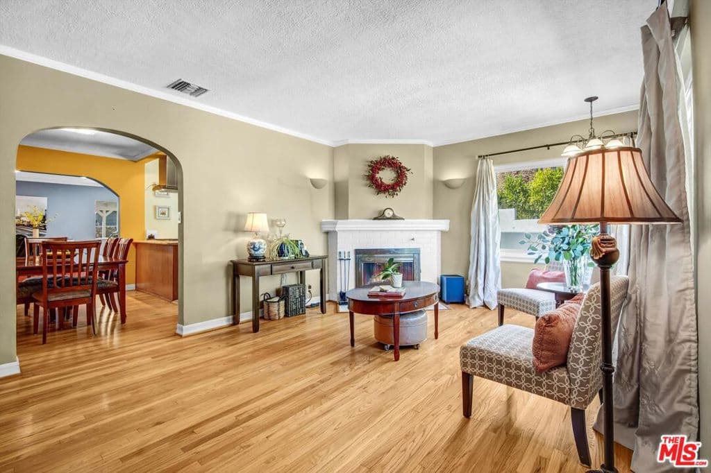 Residential Lease for rent at 5183 Maison Avenue, Los Angeles, Los Angeles County, CA featuring 2 beds and 3 baths