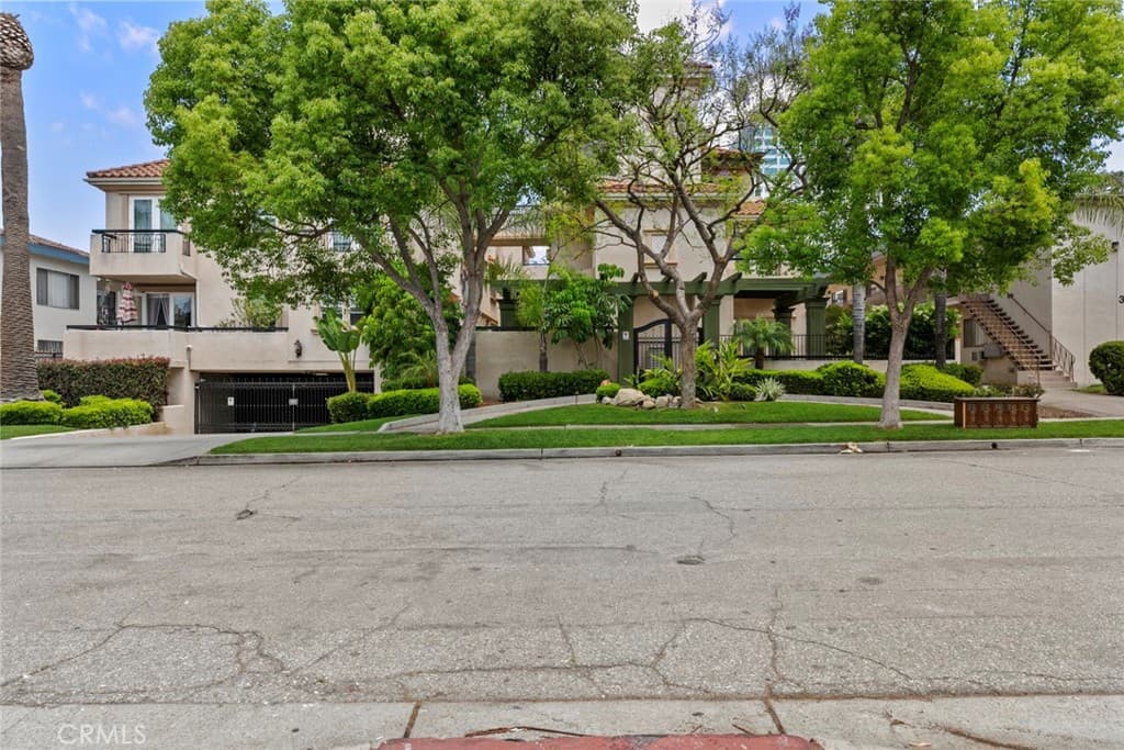 Condominium for rent at 333 Milford Street 105, Glendale, CA featuring 2 beds and 3 baths