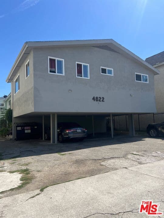 Residential Lease for rent at 4822 Rosewood Avenue 4, Los Angeles, Los Angeles County, CA featuring 2 beds and 1 bath