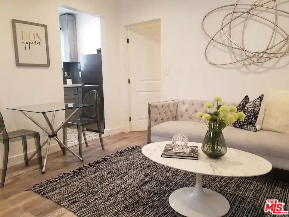 Residential Lease for rent at 335 E 65th Street 337 1/2, Los Angeles, Los Angeles County, CA featuring 1 bed and 1 bath
