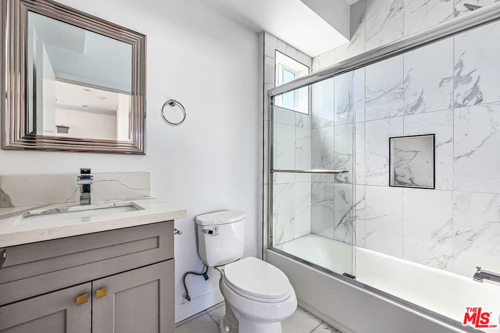 Residential Lease for rent at 1921 Carmona Avenue, Los Angeles, Los Angeles County, CA featuring 4 beds and 4 baths