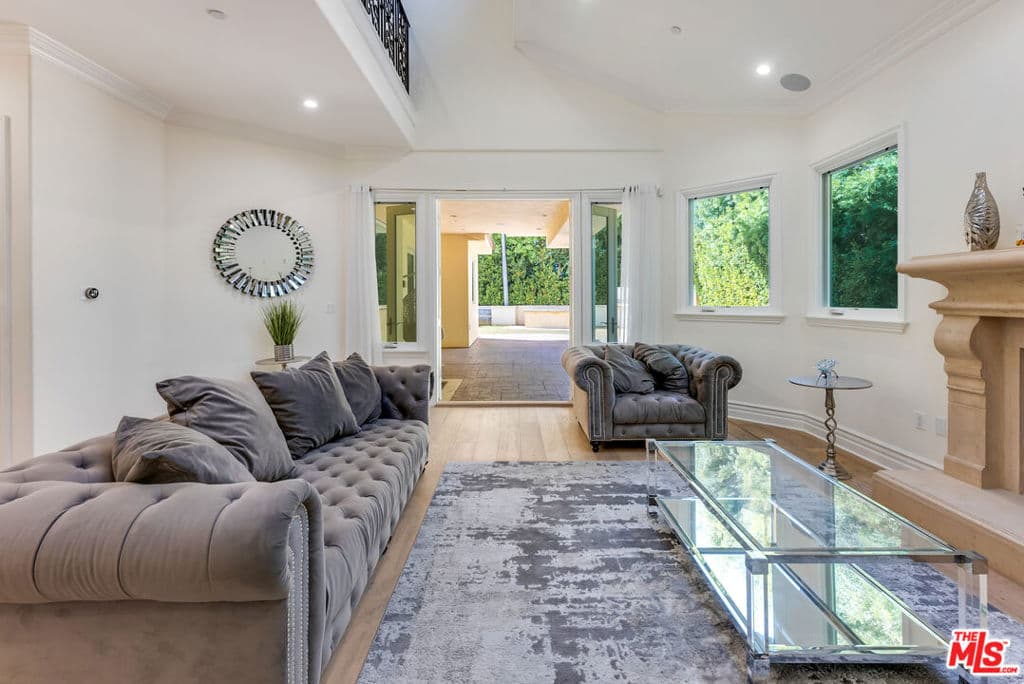 Residential Lease for rent at 391 S Saltair Avenue, Los Angeles, Los Angeles County, CA featuring 6 beds and 7 baths