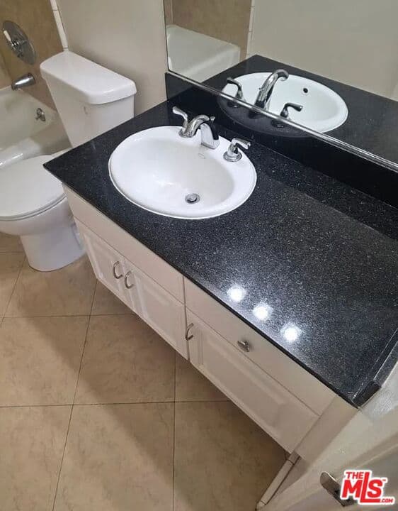 Residential Lease for rent at 1237 Amherst Avenue 8, Los Angeles, Los Angeles County, CA featuring 1 bed and 1 bath