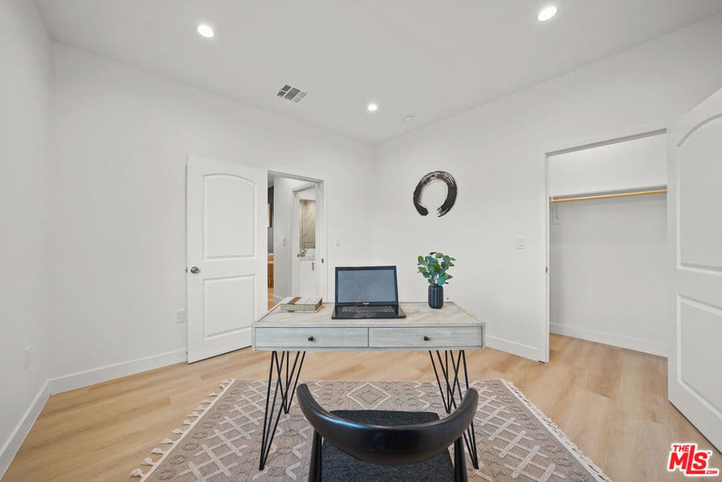 Residential Lease for rent at 4176 Willimet Street MR, Los Angeles, Los Angeles County, CA featuring 4 beds and 5 baths