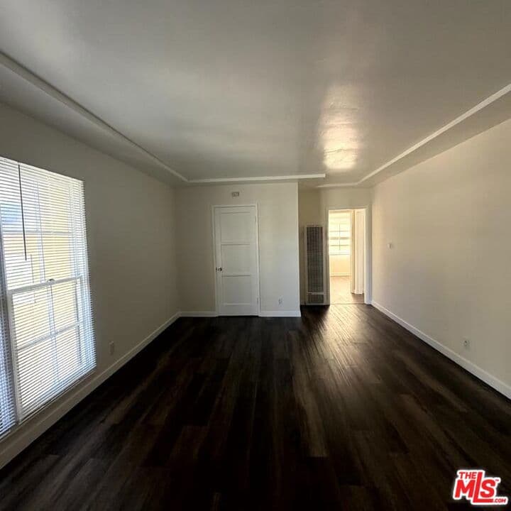 Residential Lease for rent at 5113 W 20th Street 5113 1/2, Los Angeles, Los Angeles County, CA featuring 1 bed and 1 bath